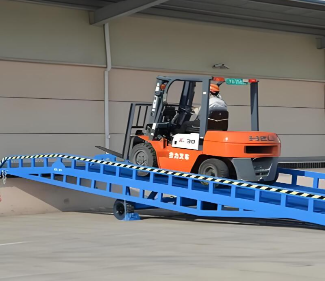 沙雅移动式卸货平台（叉车用）